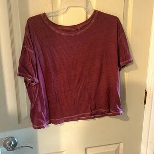 Cropped, burgundy flowy short sleeve tee